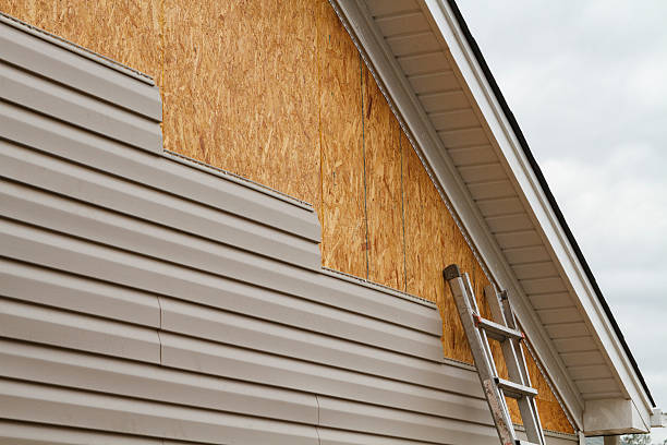 Professional Siding technician working in Washington Crossing, PA
